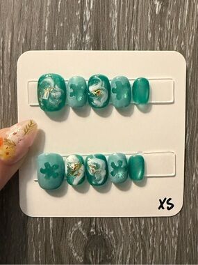 Turquoise Marble and Floral Press-On Nail Set with Gold Accent